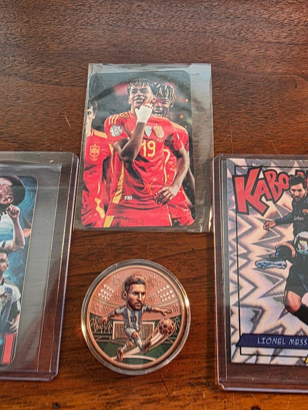 LIONAL MESSI TRADING CARD AND COIN PLUE FREE LAMINE YAMAK CARD
